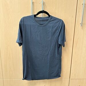 Lululemon T-Shirt